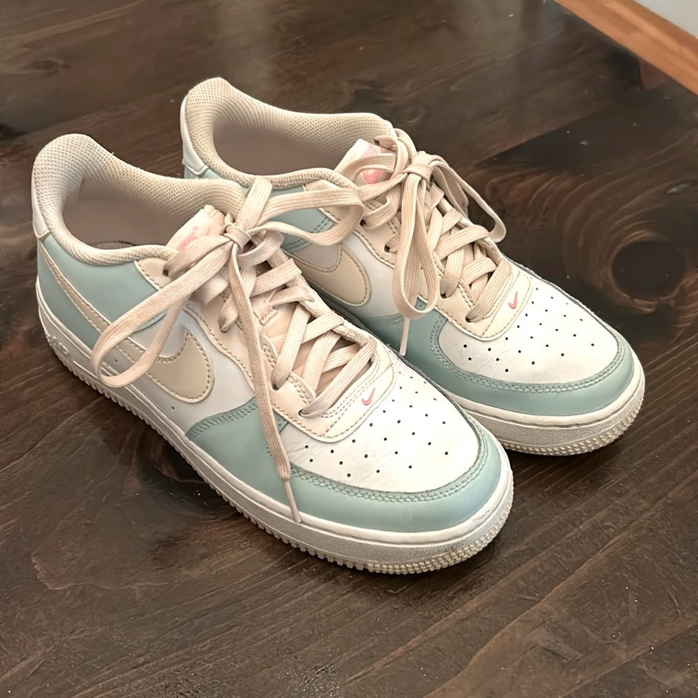 Nike AIR FORCE 1 (BIG KID Y7)